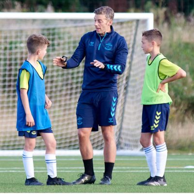 Las 5 actitudes que puede adoptar el entrenador durante los entrenamientos y partidos  